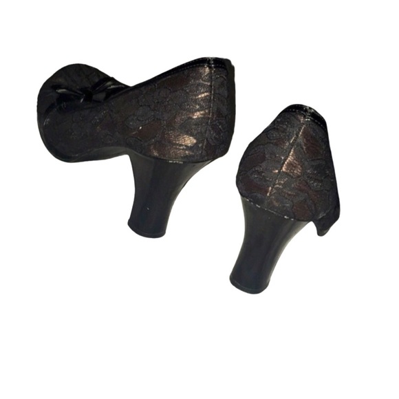 Size 8.5 with black lace covered chunky gold heels - Picture 7 of 9